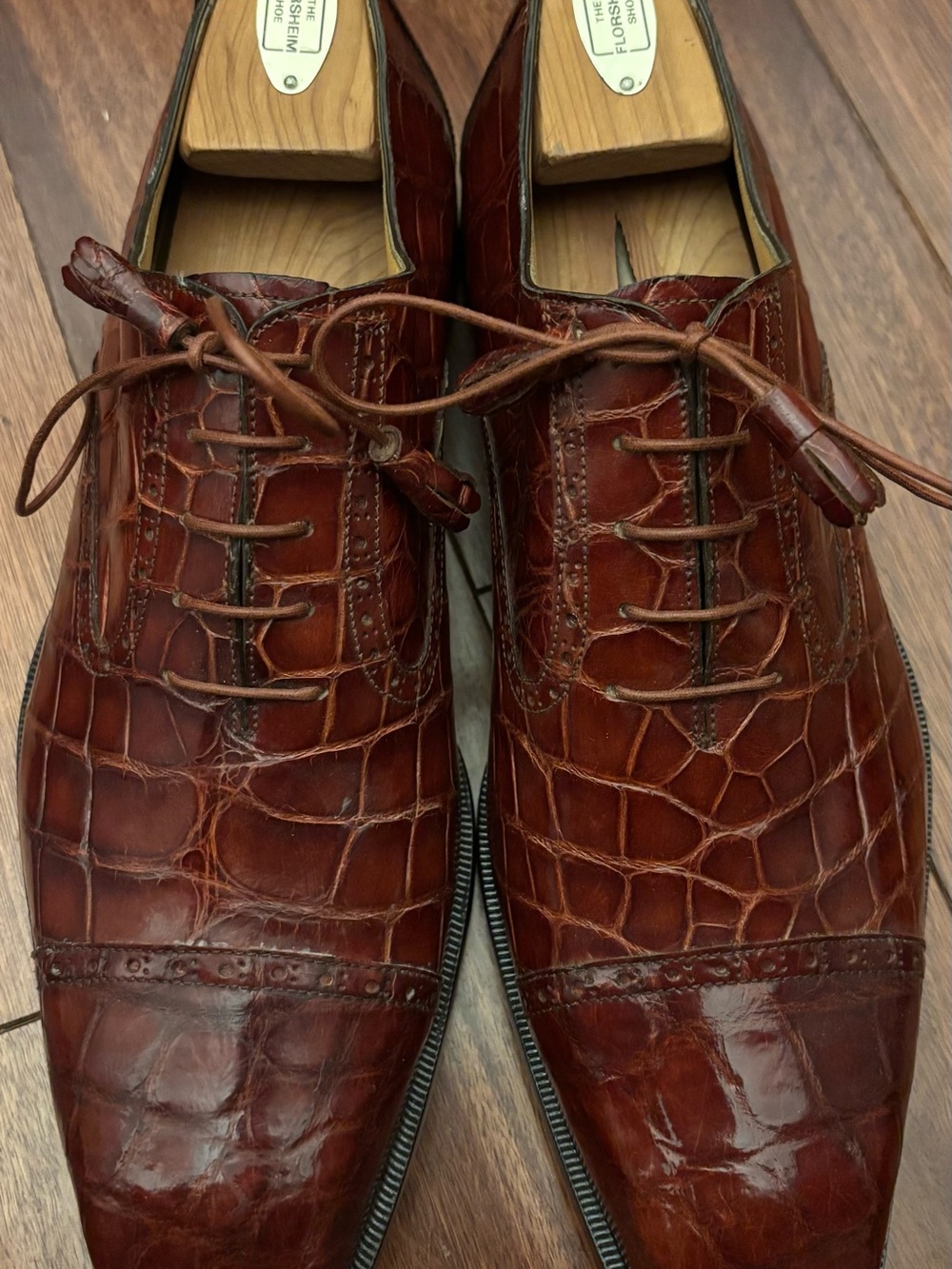 Men's Wine Colored Croc-Embossed Leather Lace-Up Oxfords